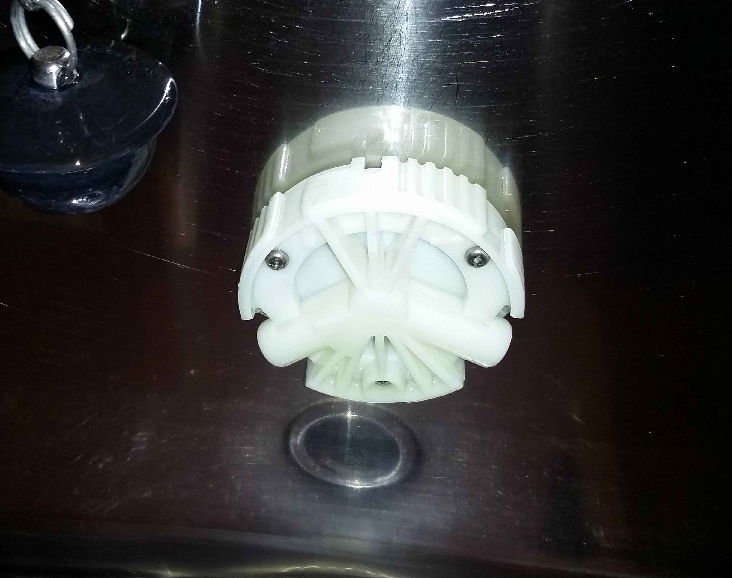 真っ白く綺麗になった配管ノズル 真っ白く綺麗になった配管ノズル