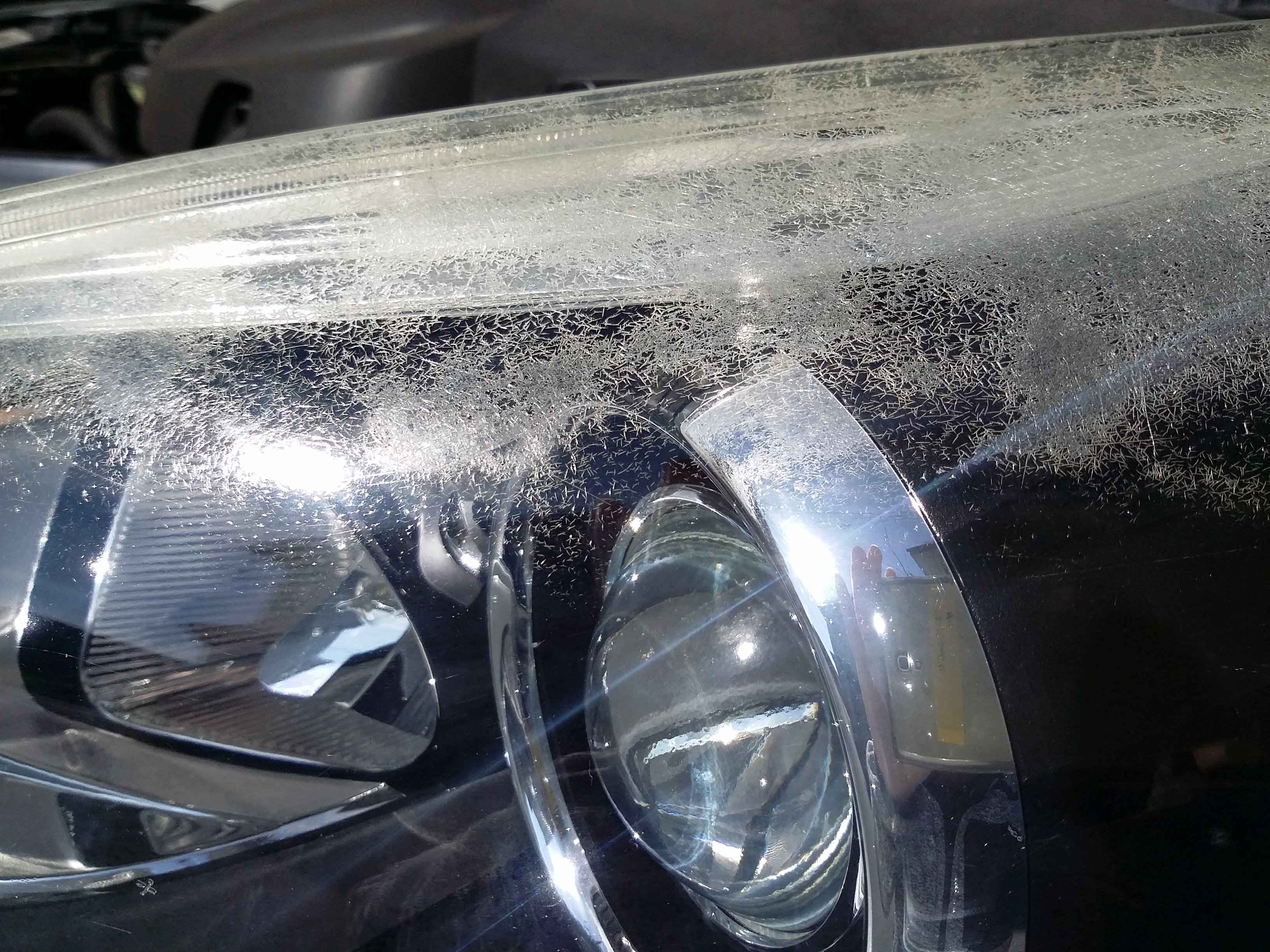 ボルボ へッドライトリペア前