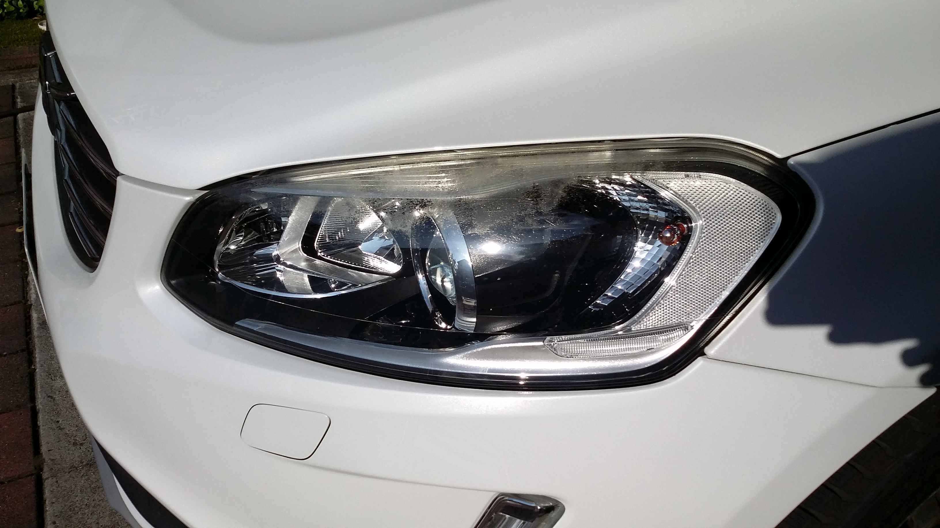 ボルボ へッドライトリペア前